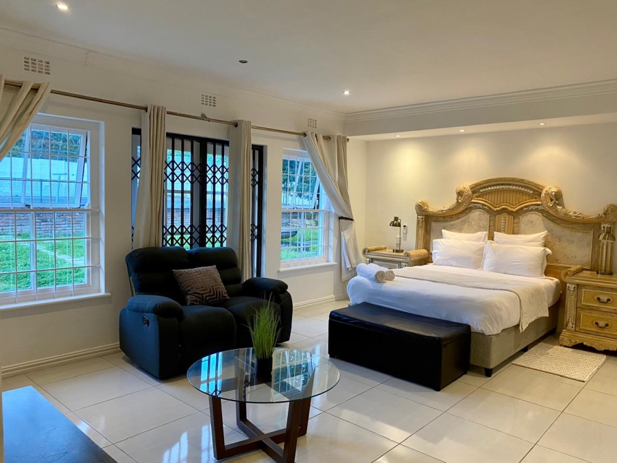 5 Bedroom Property for Sale in Constantia Western Cape